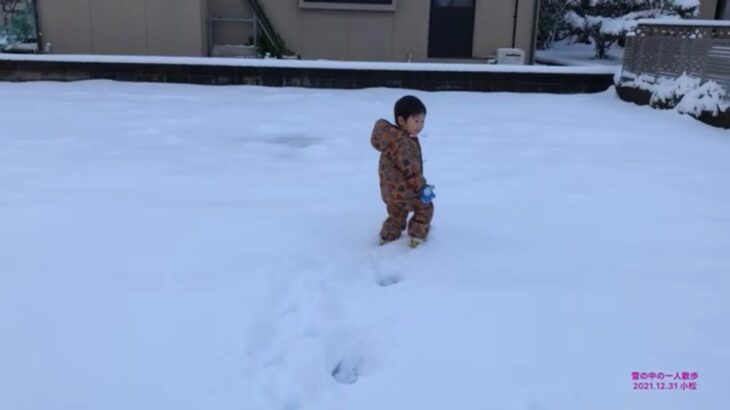 3才児の雪の中の一人ミニ散歩