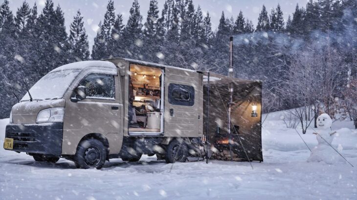 【吹雪の車中泊】朝起きたら猛吹雪に遭うソロキャンプ。ハイゼットパネルバン  薪ストーブ【Relaxing nature ASMR】