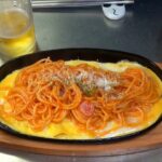 ウインナーとナポリタン　キッチンで立ち飲み　#一人酒 #楽チン